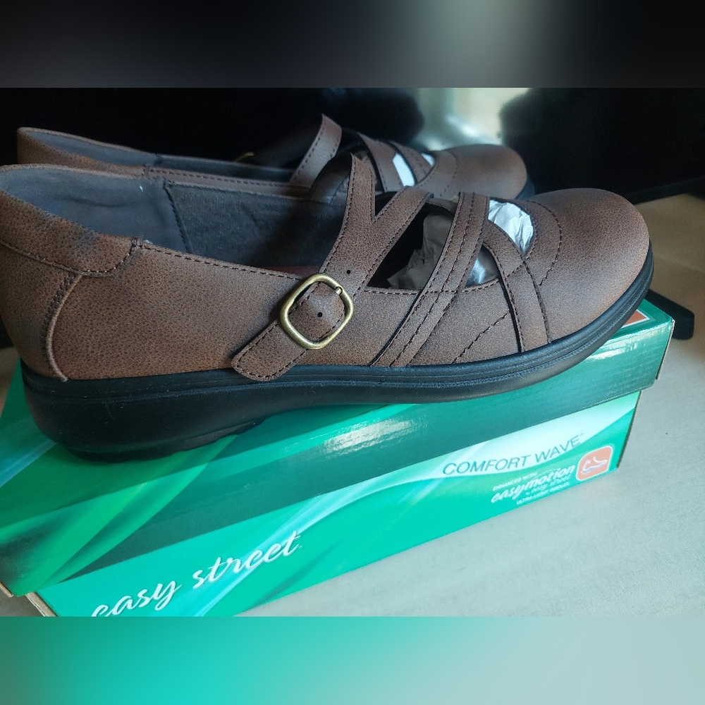 NIB Easy Street Comfort Wave Mary Janes Sz 11 Brown - Picture 2 of 10